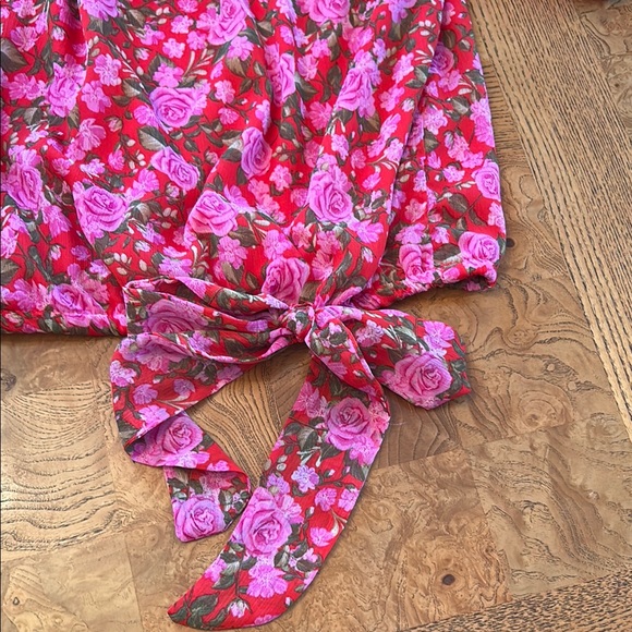 NWT CeCe Red and Pink Floral Top. Size Large - Picture 4 of 10